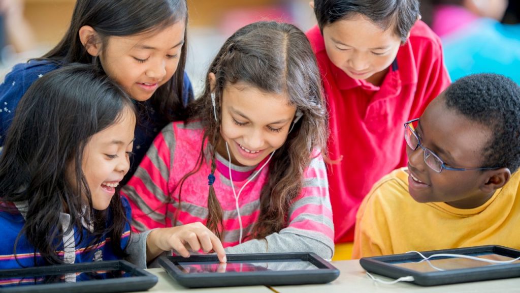 A Definitive Guide to Using The Right MDM Solution for K12 Remote Learning