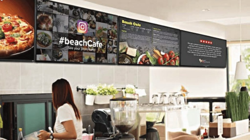 restaurant digital signage with social media